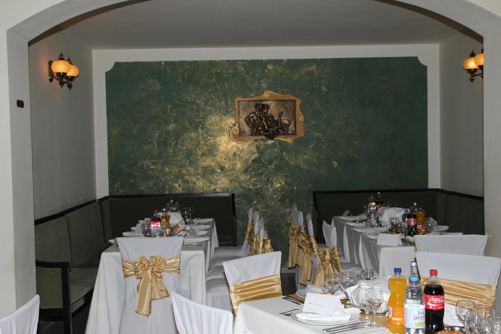 Hotel Royal 2 Urziceni Экстерьер фото