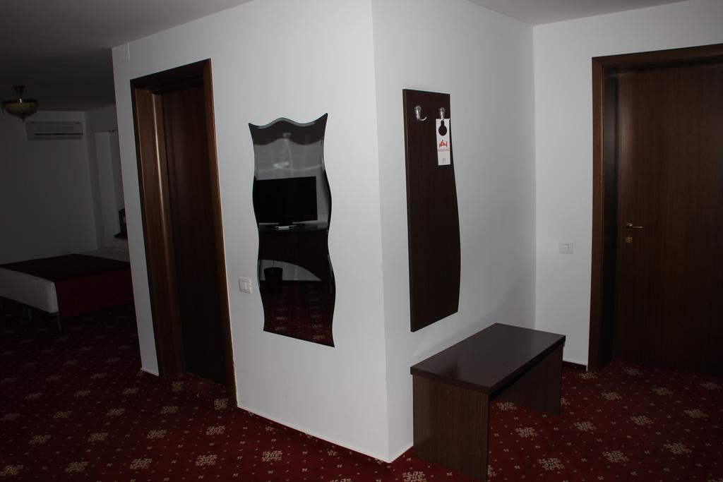 Hotel Royal 2 Urziceni Номер фото