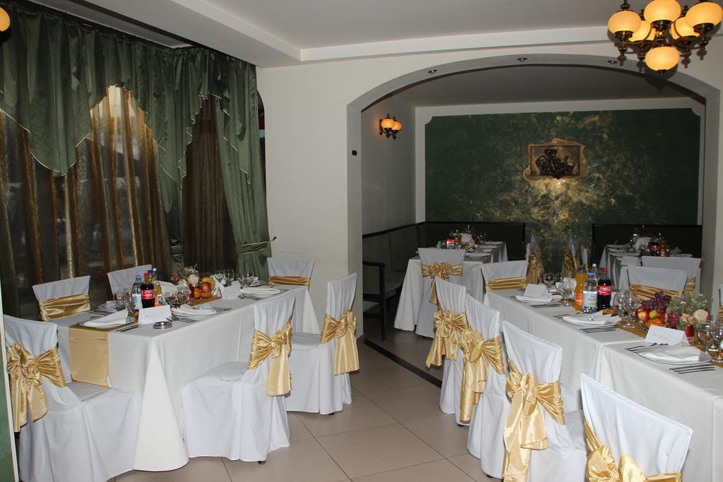 Hotel Royal 2 Urziceni Экстерьер фото