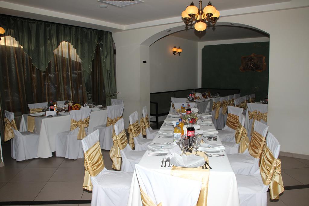 Hotel Royal 2 Urziceni Экстерьер фото