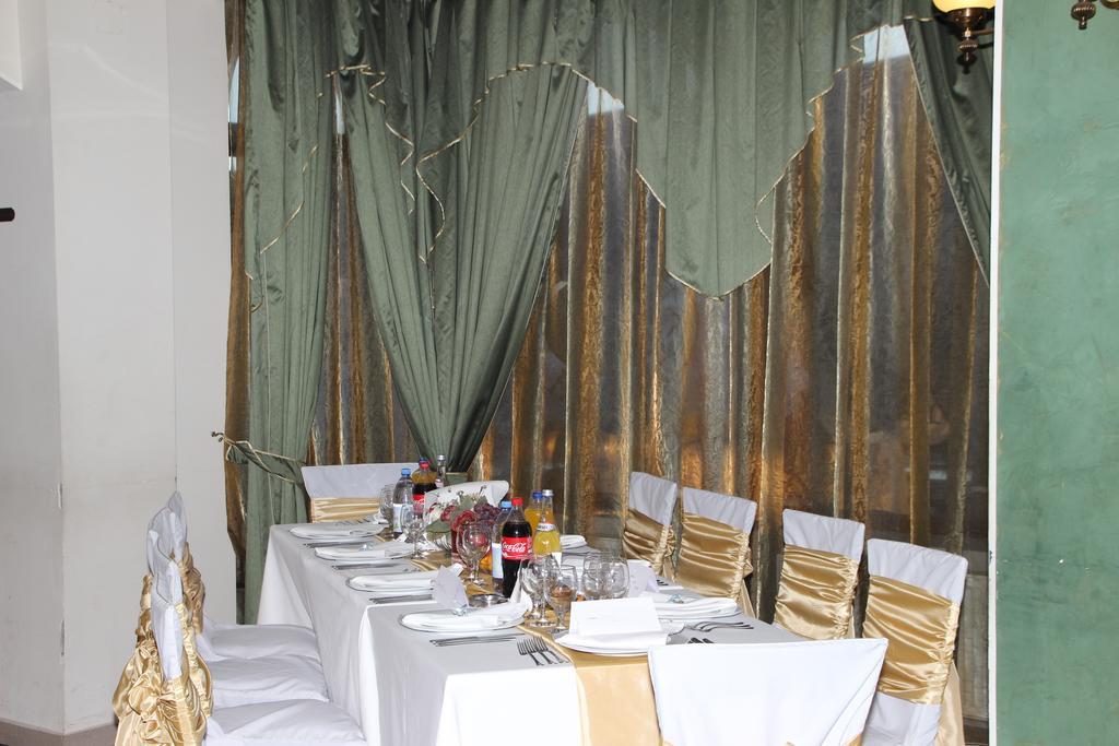 Hotel Royal 2 Urziceni Экстерьер фото